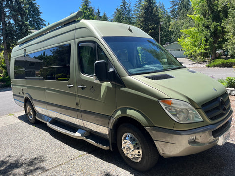 24ft Sprinter with internet, solar and large battery pack to last 5 days overland rental
