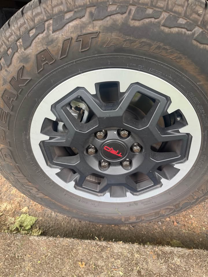 265/70/R18 6x5.5 Falken Wildpeak AT3Wa tires and rims and TPMS sensors in Tualatin, OR (photo 4) — photo 4