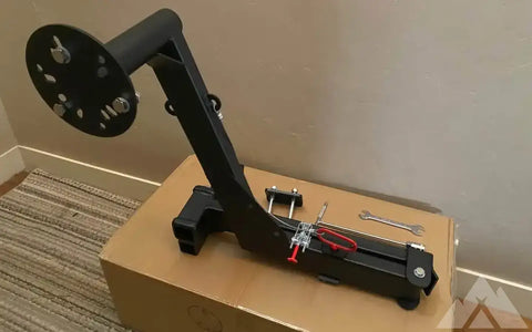Universal hitch mounted swing out style spare tire