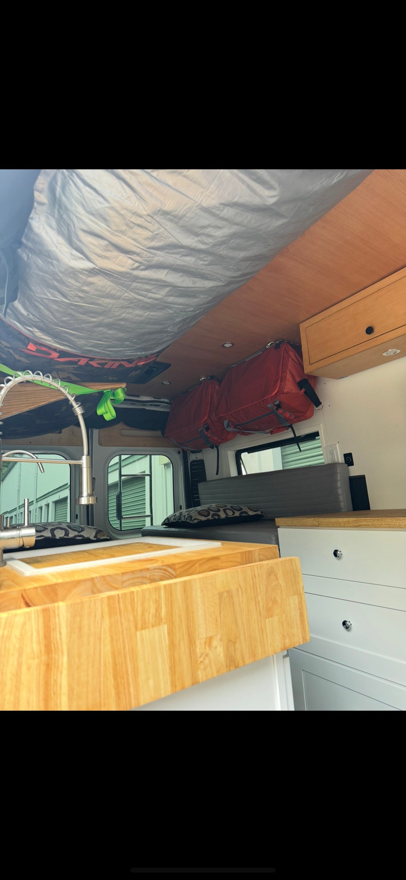 Easy Going Adventure Van — photo 12