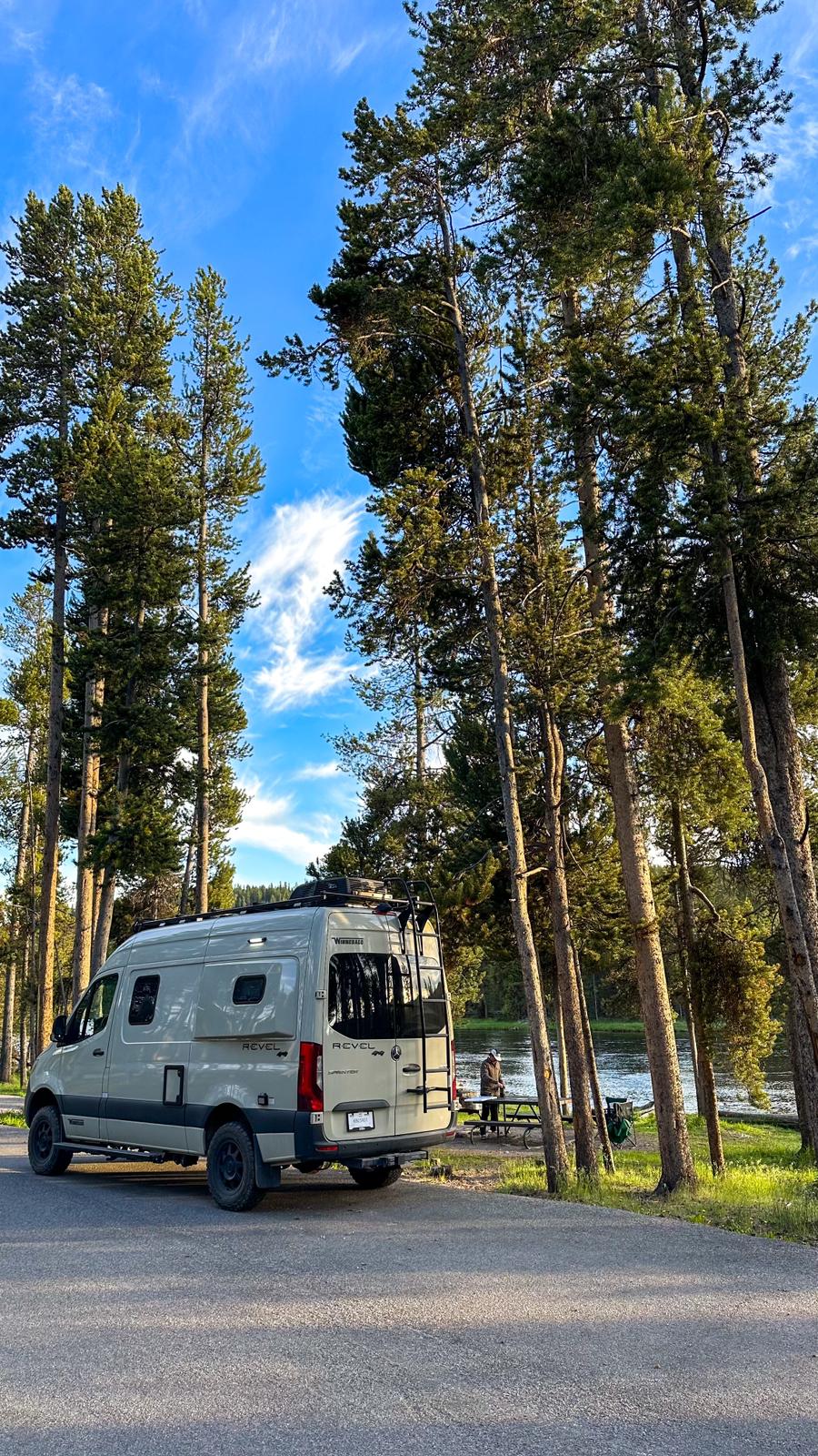 2024 4WD Winnebago Revel 44E "Judy" Unlimited Miles Montana + Starlink — photo 5