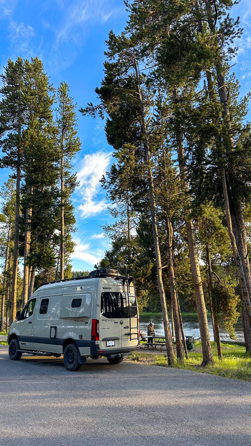 2024 4WD Winnebago Revel 44E "Judy" Unlimited Miles Montana + Starlink — photo 5