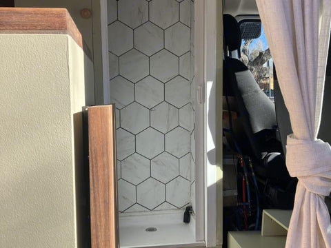 Sunni the Van - pet friendly | shower | AC | spacious overland rental