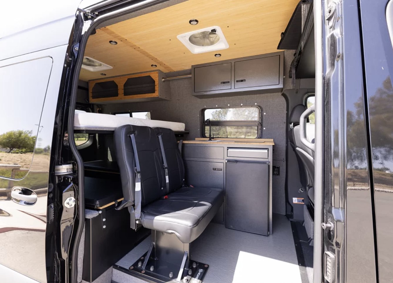 Black Knight: 2022 Vanworks Switchback 4D - GlampersCA — photo 16