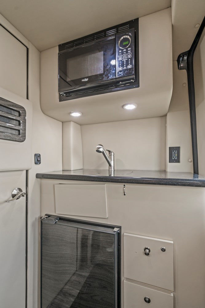 Sorbs Sprinter Van - 2022 Mercedes Ultimate Coach — photo 14