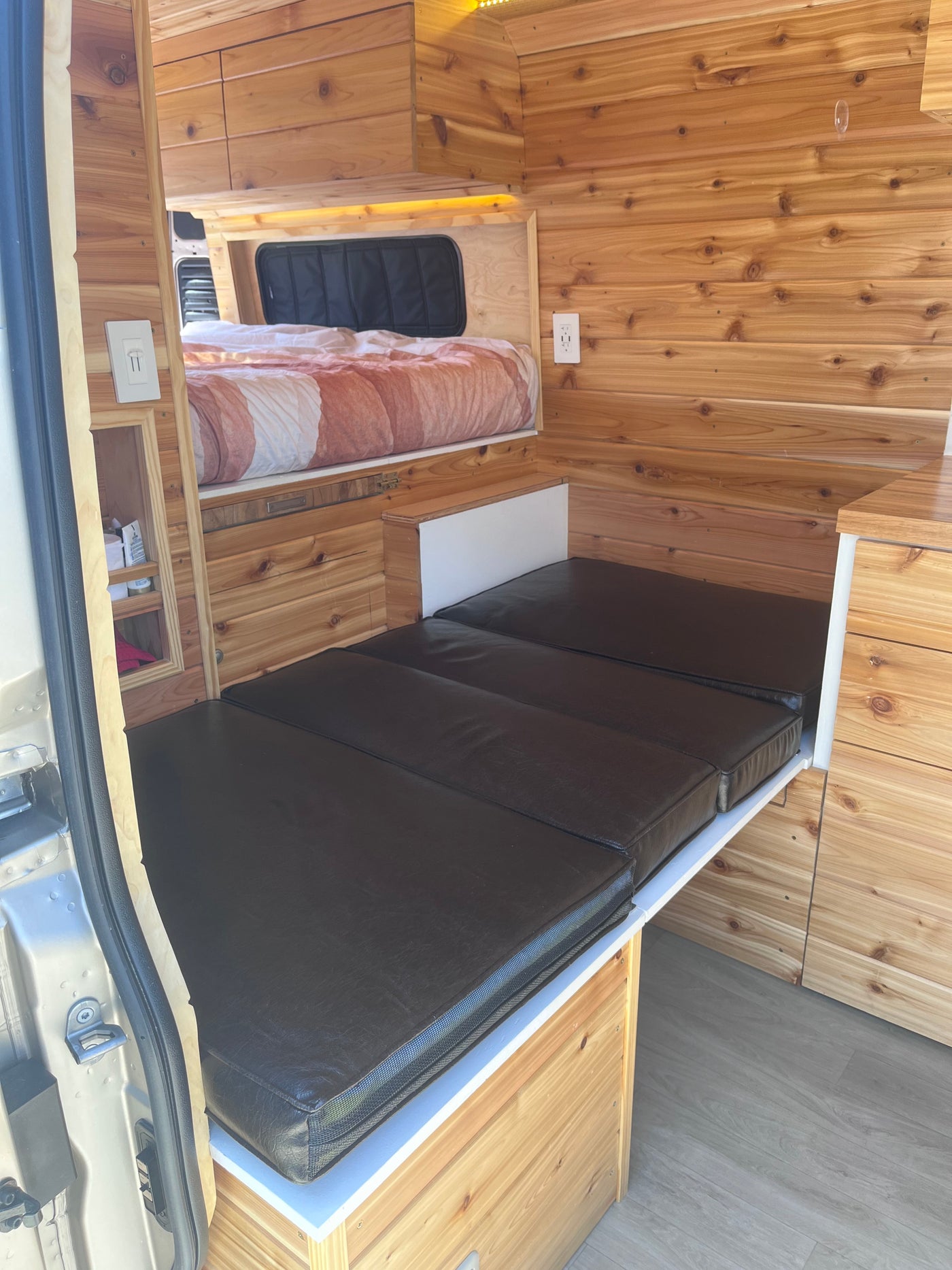 Off-Grid Campervan - Pro-Converted Ram Promaster 2500 — photo 12