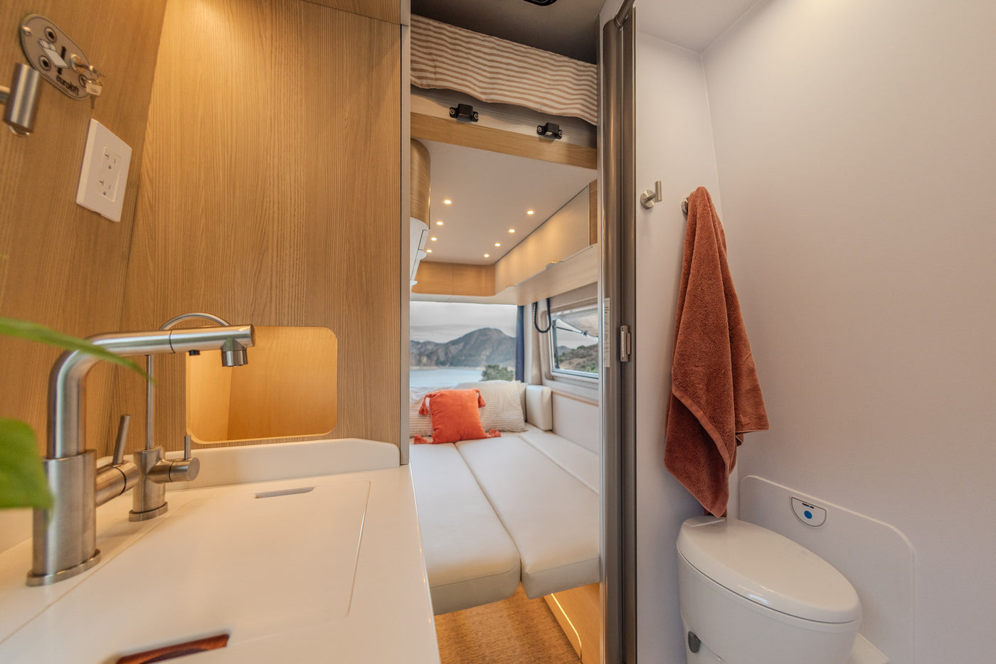 Noovo Plus – Adventure-Ready 4-Seater Camper Van — photo 7