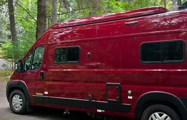  ready for travel.|A beautiful red camper van — photo 2