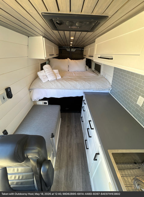 Luxury ActiVan Mercedes-Benz Sprinter 2500 — photo 2