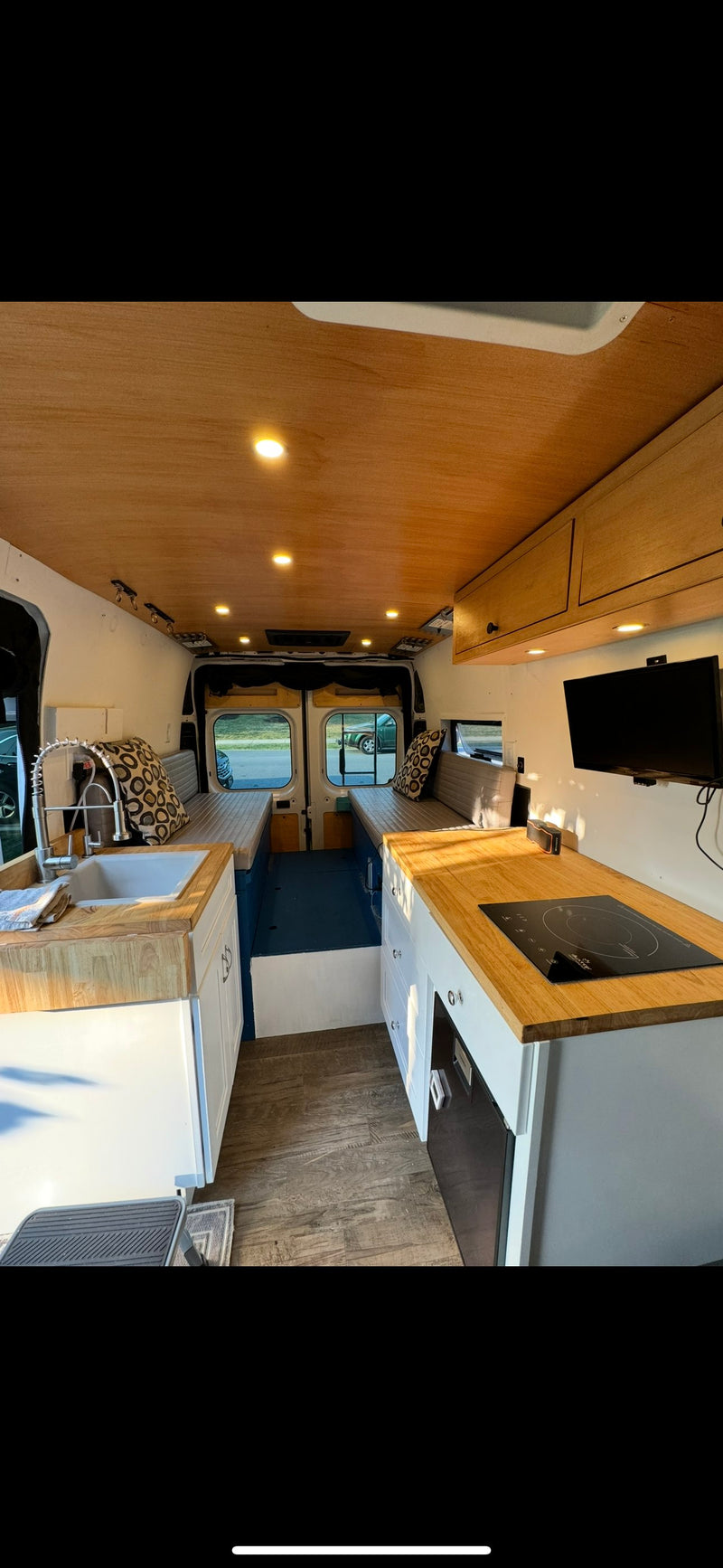Easy Going Adventure Van — photo 15