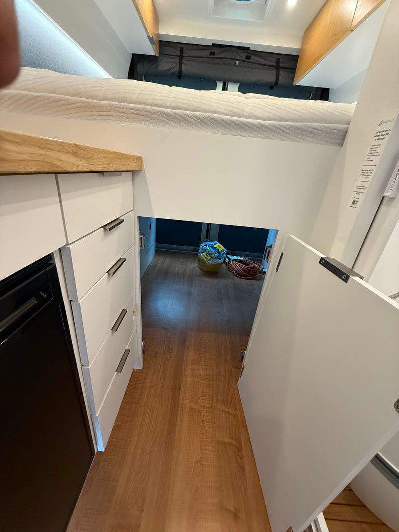  modern kitchenette with an induction cooktop — photo 16