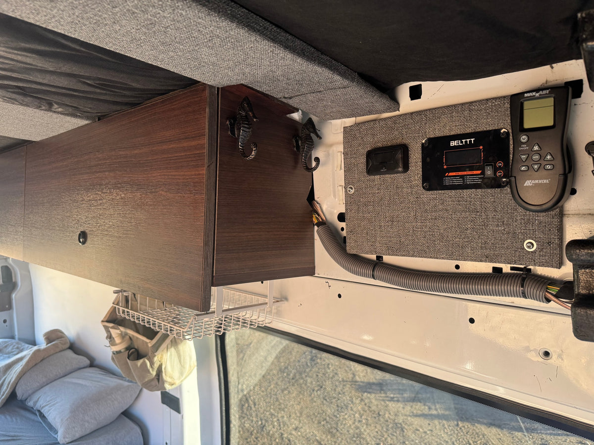  and bright outdoor views.|Inside this inviting RV rental: A comfy van bed — photo 20