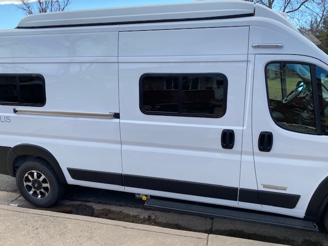 Family Adventure Van I Seats 4 I Sleeps 4 I Heated I 2021 Winnebago Solis — photo 14