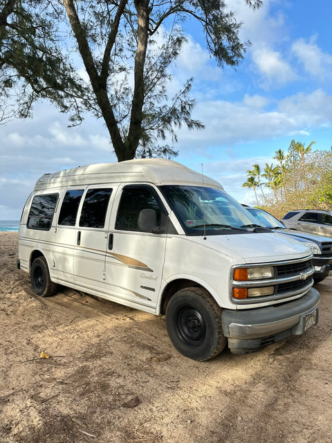Vintage Van in Laie overland rental