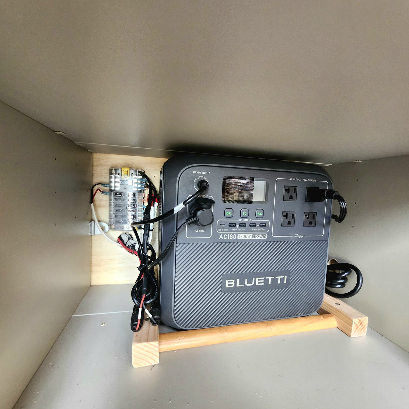 Adventure-Ready Luxury Campervan – Off-Grid, Fresh Build — photo 6