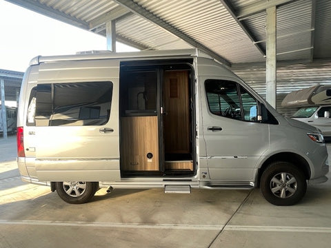 Airstream Mercedes Sprinter- 4x4 luxury camper van, off grid package — photo 2