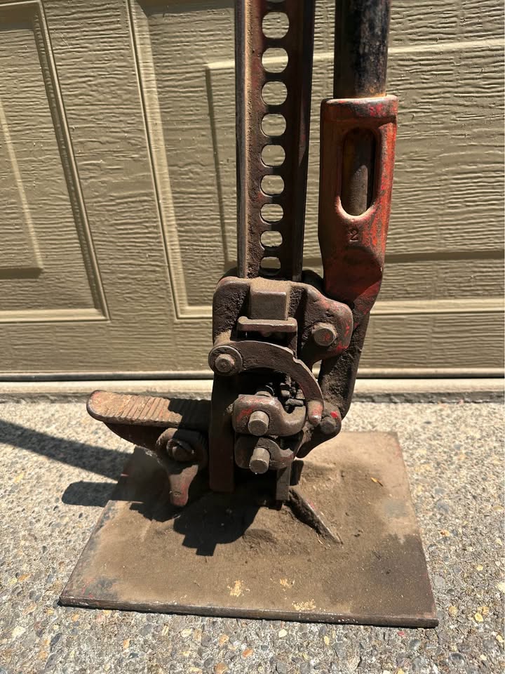 Hi-Lift Jack with steel stand in Hood River, OR (photo 3) — photo 3