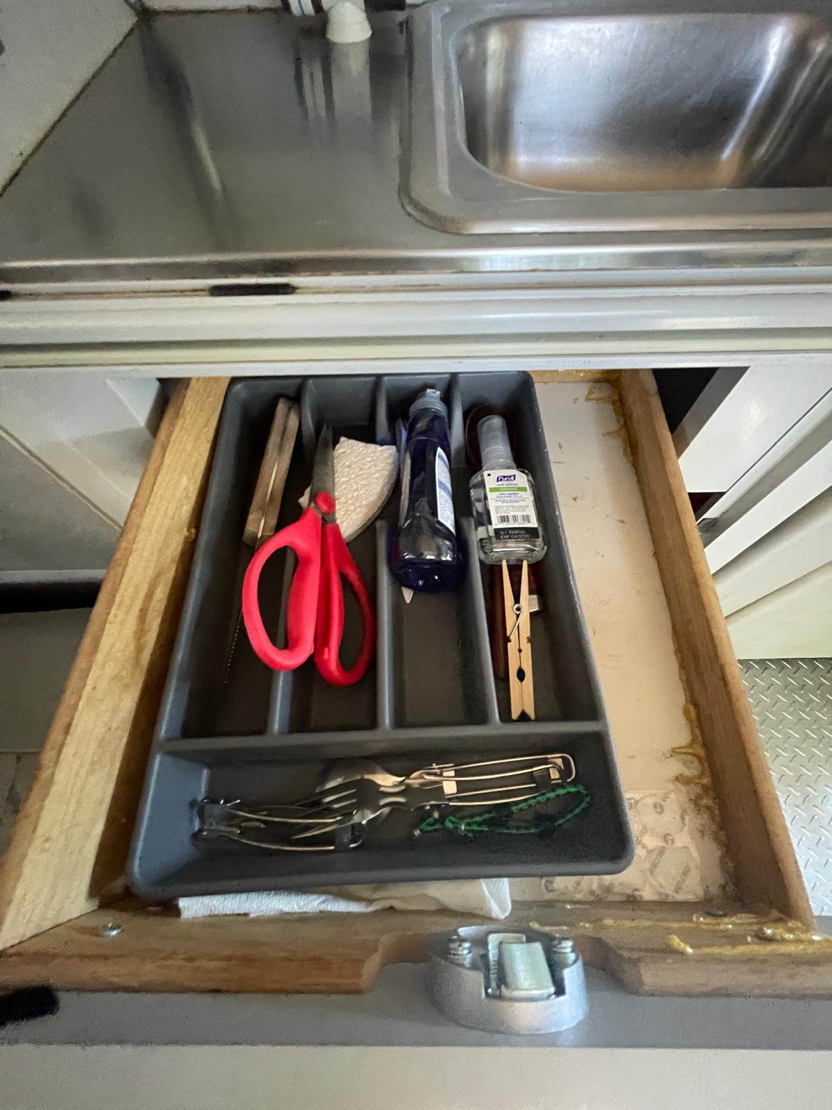  revealing a convertible bed — photo 4