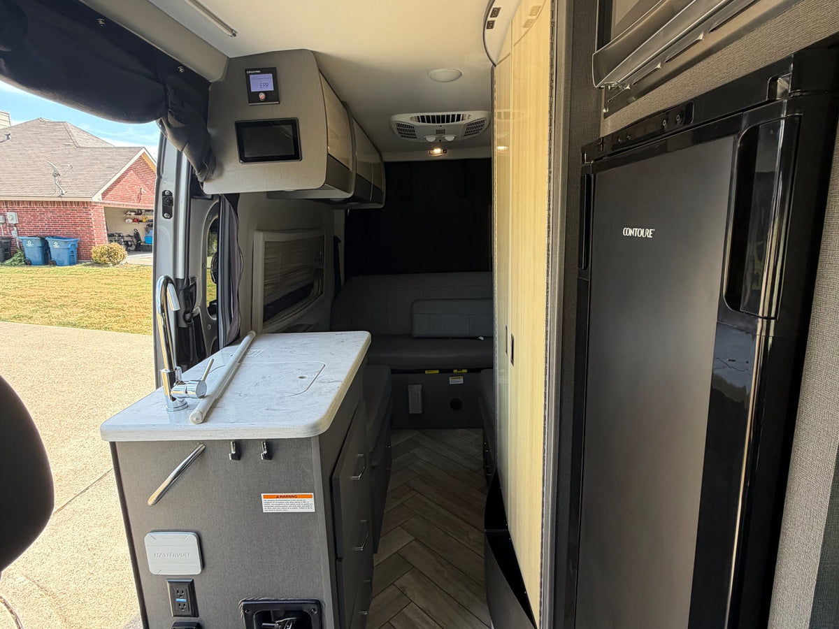  showing comfortable driver & passenger seats — photo 6