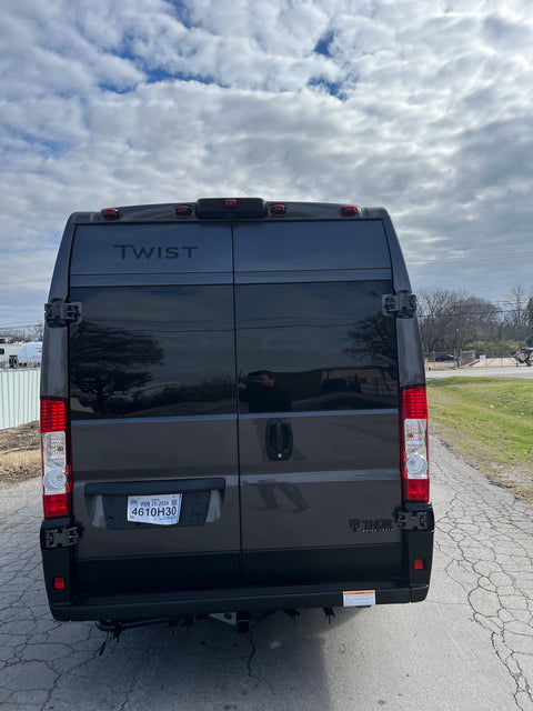 ***Low Mileage*** 2024 Thor Twist "The Sabine" — photo 3
