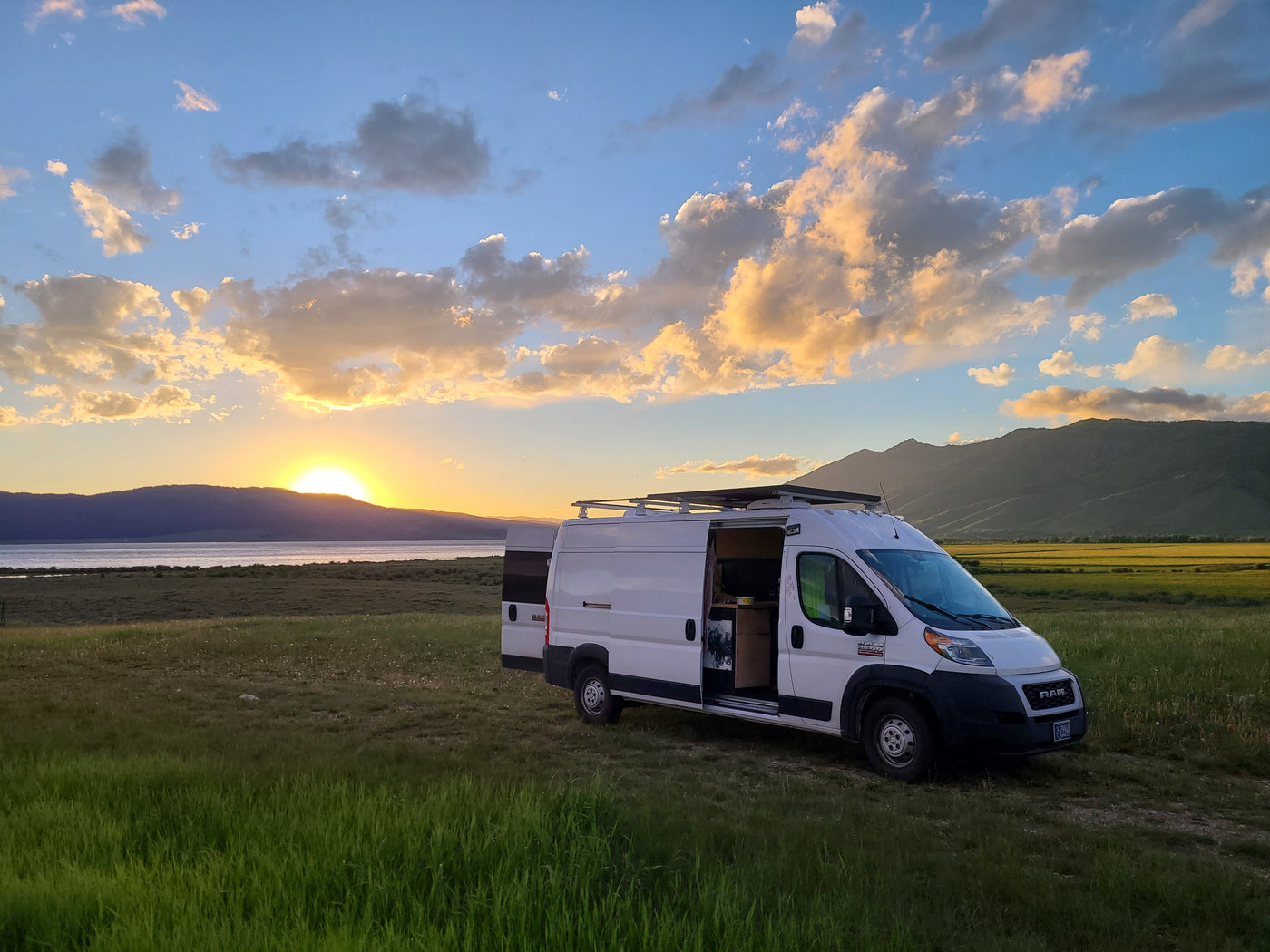 Lux Campervan | Starlink | Offgrid 2 Weeks | 4 Seasons | Huge Kitchen — photo 4