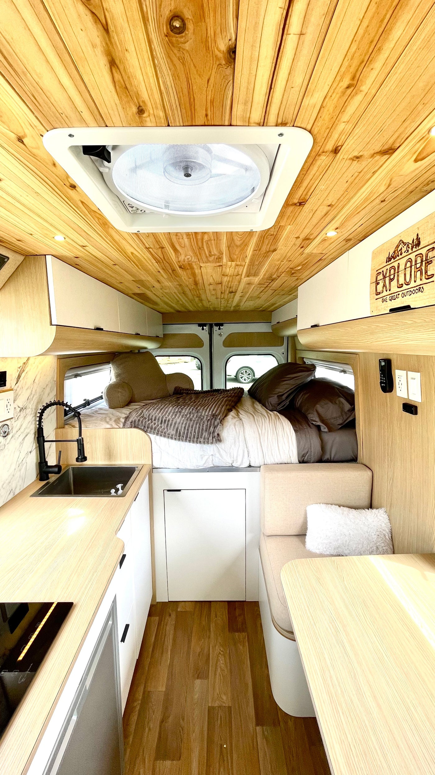 "Ramrod" 2022 Promaster, 3-4 days off grid! Hot shower! Luxury Amenities — photo 6