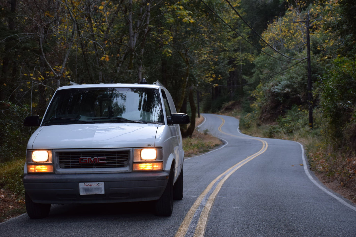 White GMC van — photo 1