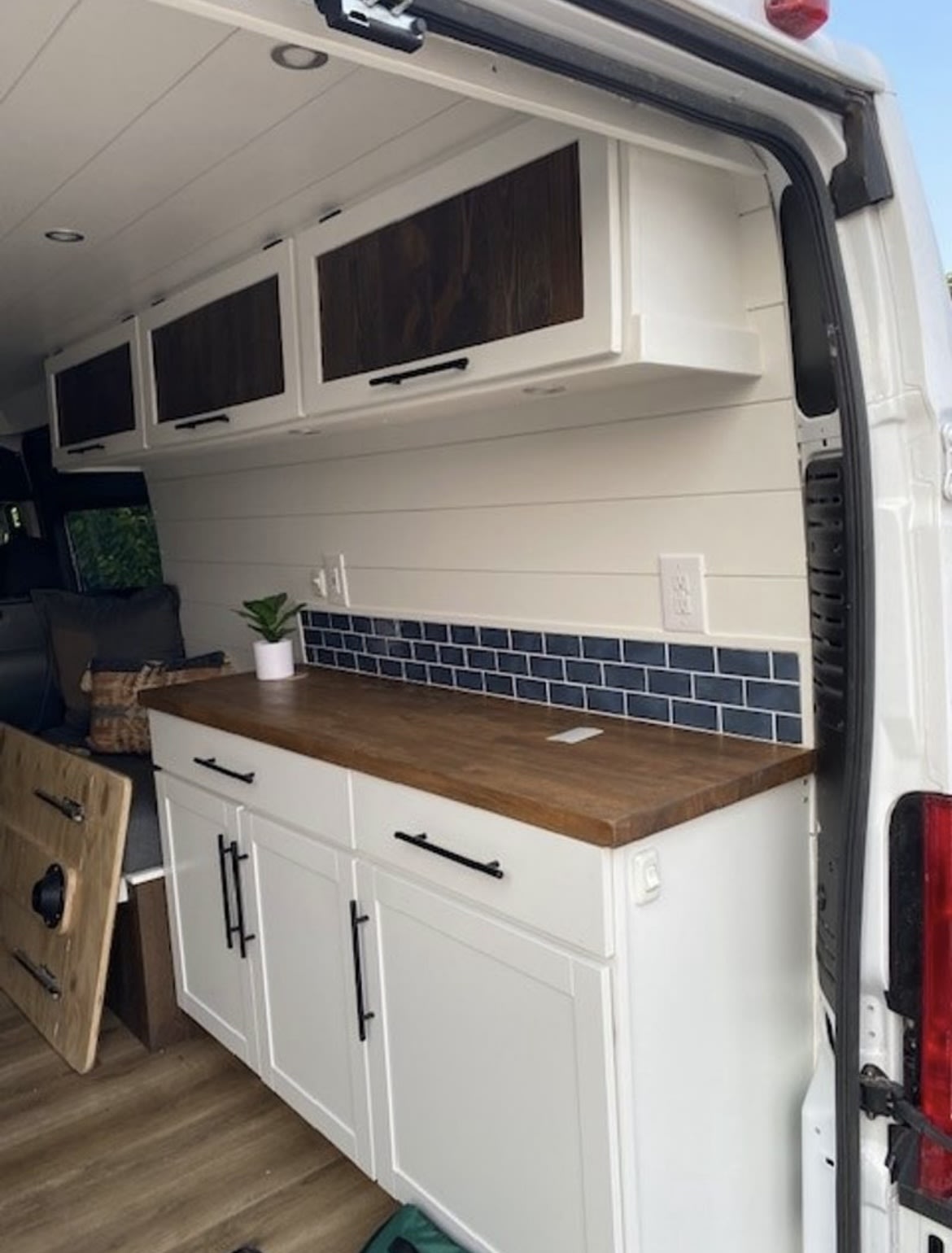  cabinets — photo 9