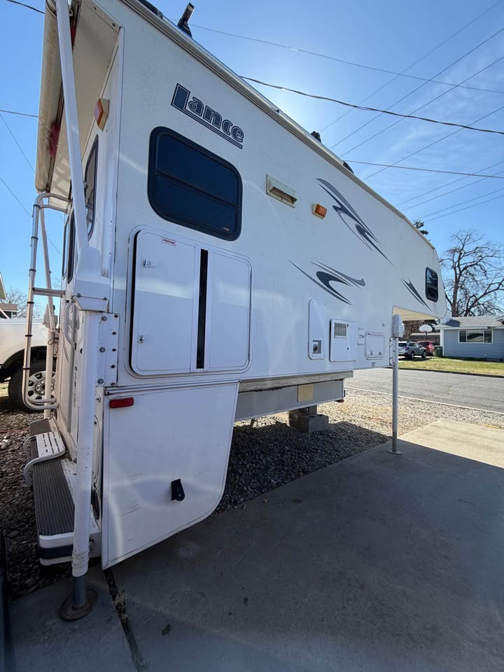 2009 Lance 981 Truck Camper 10ft in Spokane, WA (photo 5) — photo 5