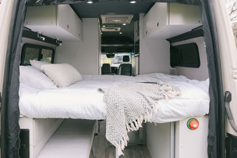 "La Explora" Luxury Mercedes-Benz Sprinter Campervan — photo 3