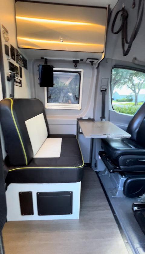 Winnebago Revel 4x4 Adventure Van — photo 3