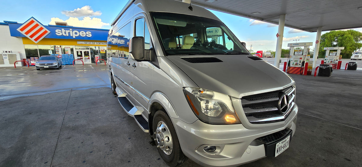 2015 Winnebago ERA Touring Coach – Mercedes Diesel Camper Van — photo 4