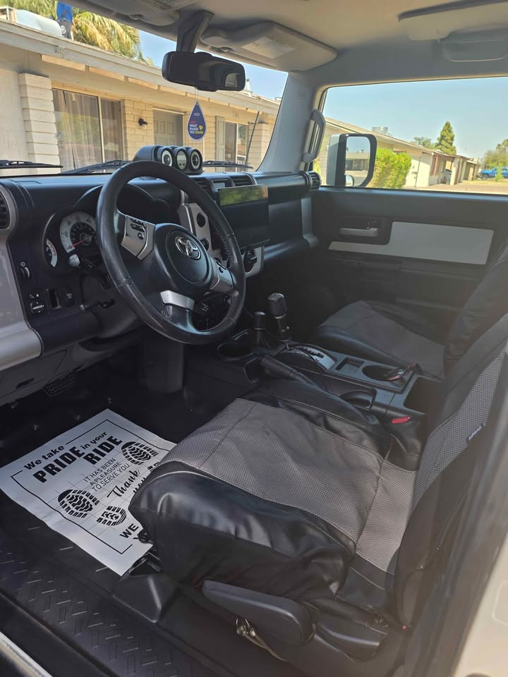 2011 Meticulously Maintained TOYOTA FJ CRUISER ONLY 151K MILES in Chandler, AZ (photo 5) — photo 5
