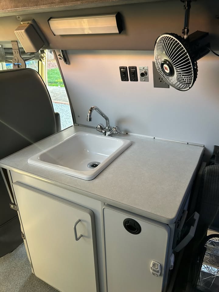 2006 Ford E350 Sportsmobile Pop Top Camper Van in Mesa, AZ (photo 7) — photo 7