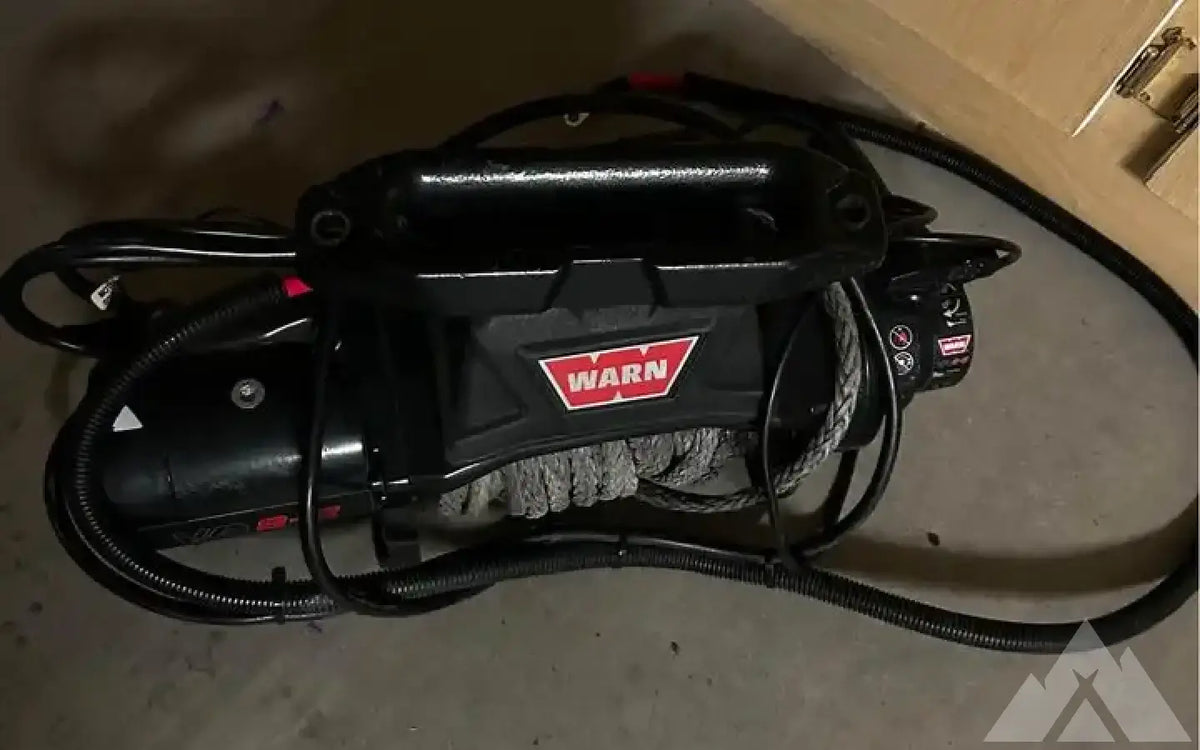 WARN 96805 VR8-S Electric 12v Winch w/ synthetic — used gear for sale (photo 2) — photo 2