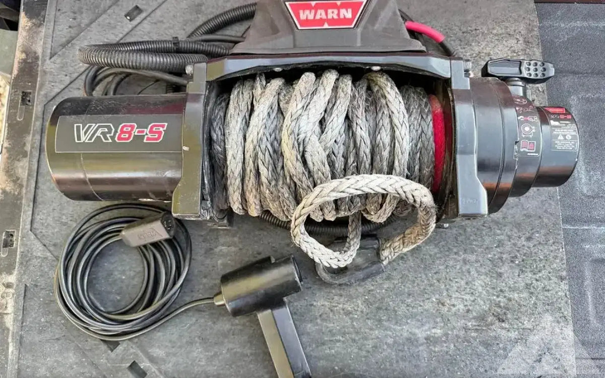 WARN 96805 VR8-S Electric 12v Winch w/ synthetic — used gear for sale — photo 1