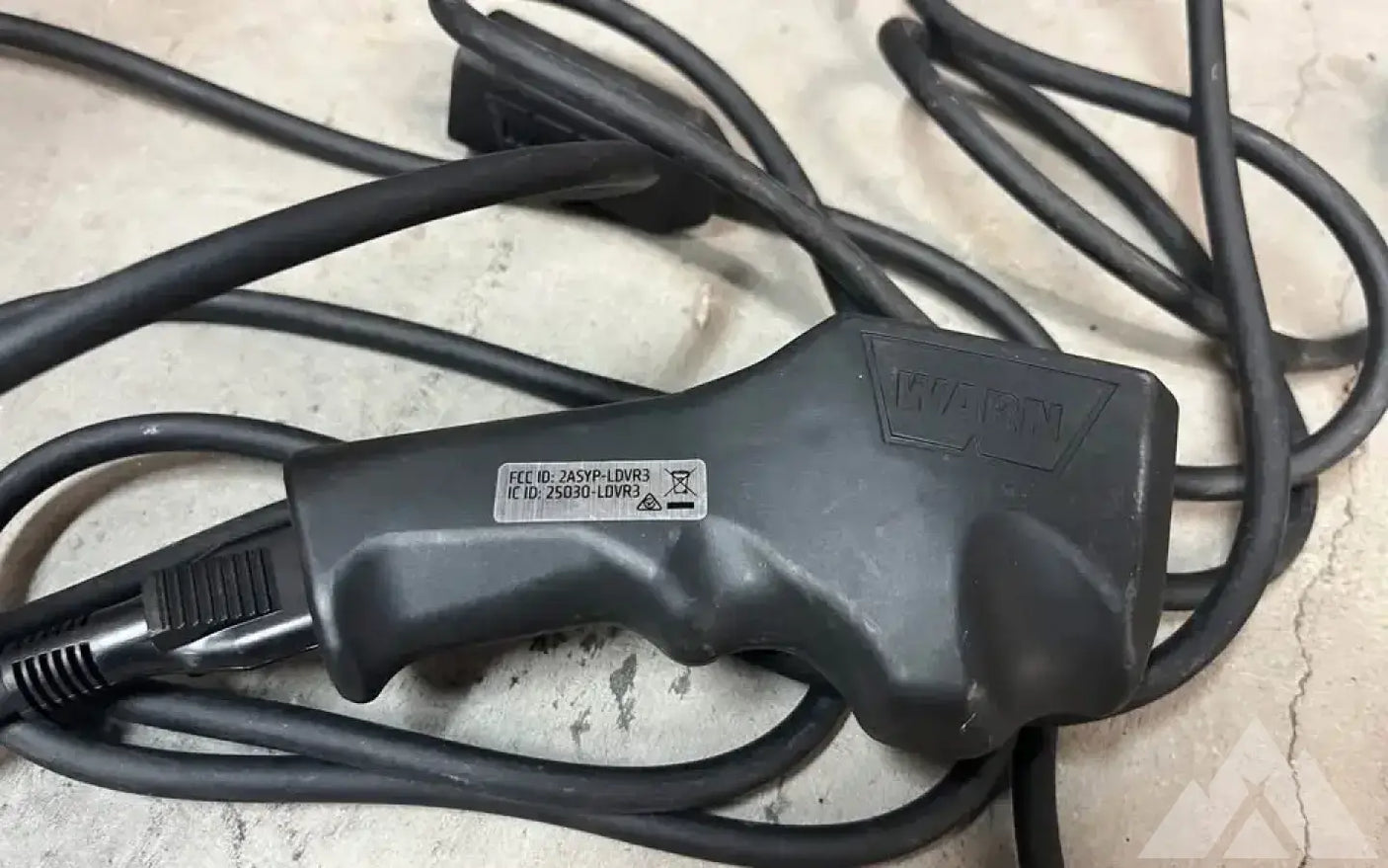 Warn VR EVO 12-S Winch + Factor 55 UltraHook — used gear for sale (photo 4)