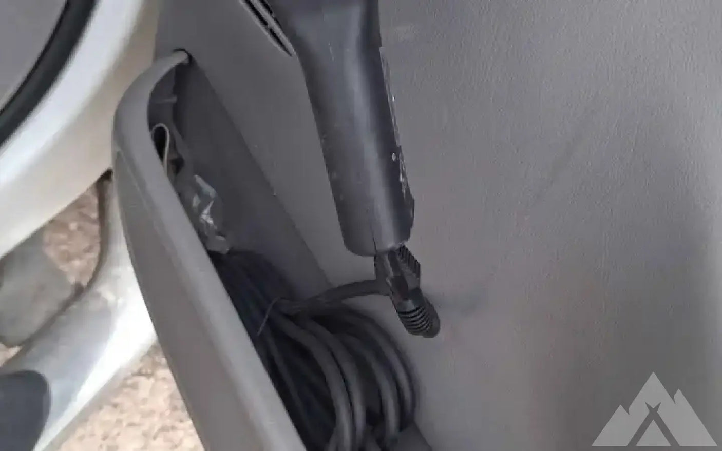 Warn vr evo winch. Bearly used, comes with wiring — used gear for sale (photo 2)