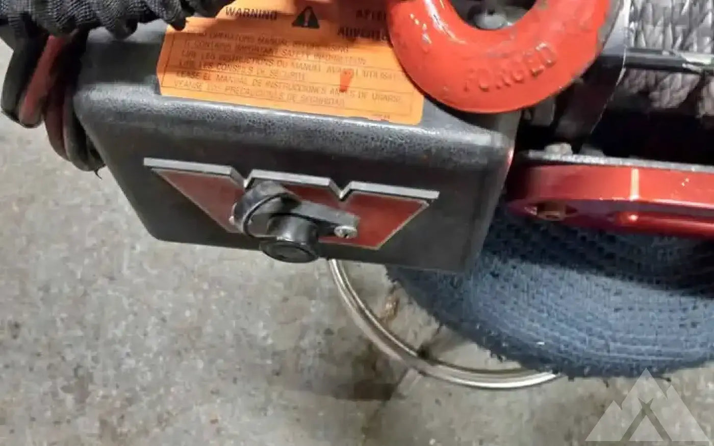 Warn winch 8000 lbs/reciever cradle — used gear for sale — photo 1