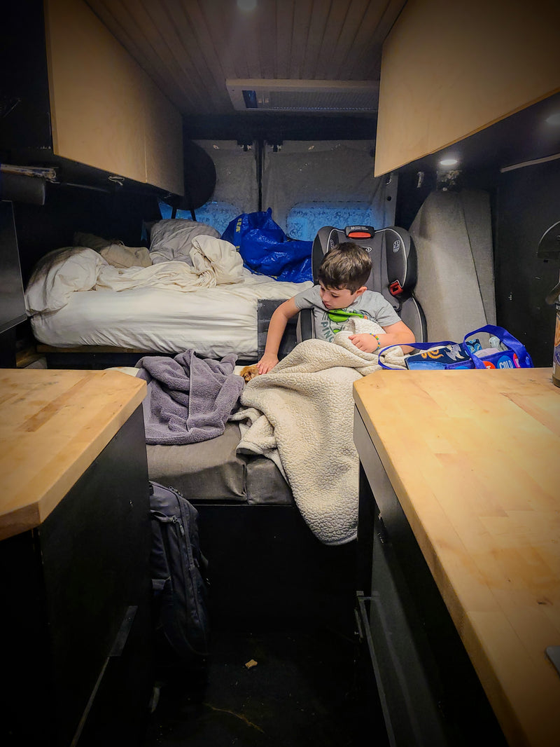 Lux Campervan | Starlink | Offgrid 2 Weeks | 4 Seasons | Huge Kitchen — photo 14