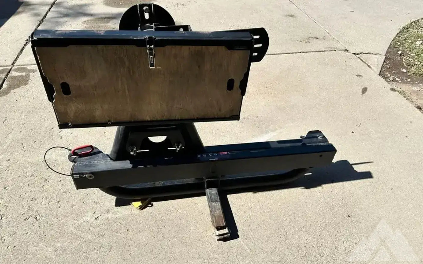 Wilco Hitchgate Tire and Off-road Gear carrier — used tire carriers & swing outs for sale (photo 5)