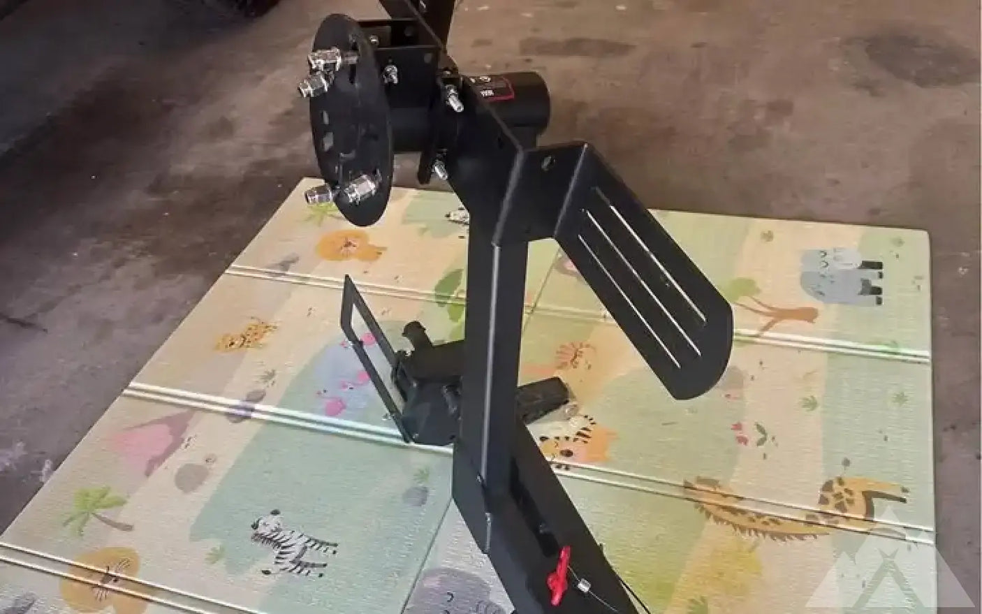 Wilco offered hitchgate solo swing away spare tire — used tire carriers & swing outs for sale (photo 2)