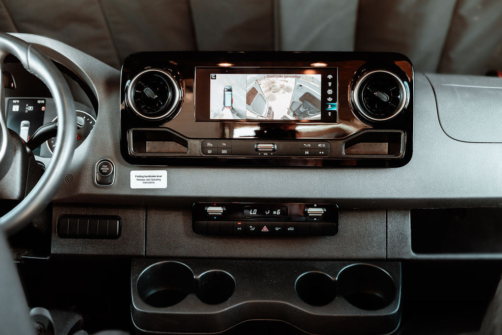 24 Mercedes-Benz Sprinter, Seats 4, Indoor shower, Sink, Stove, Microwave — photo 15