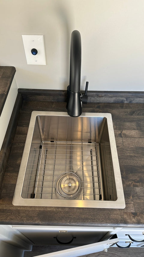 2024 CamperVan "Sunny" OFF Grid Heat AND AC - 5 seatbelts! — photo 3