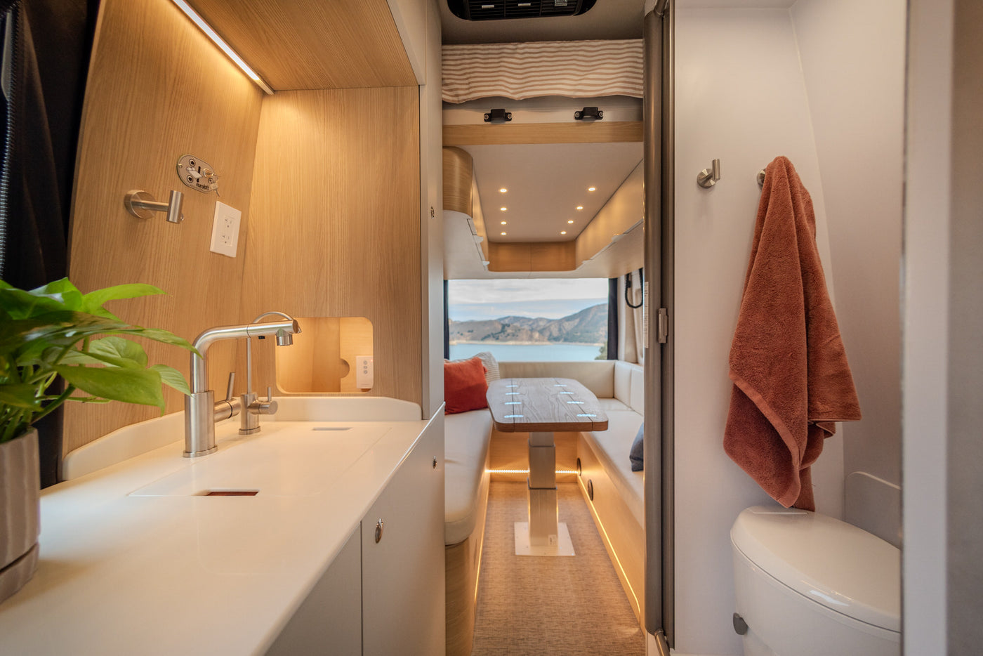 Noovo Plus – Adventure-Ready 4-Seater Camper Van — photo 13