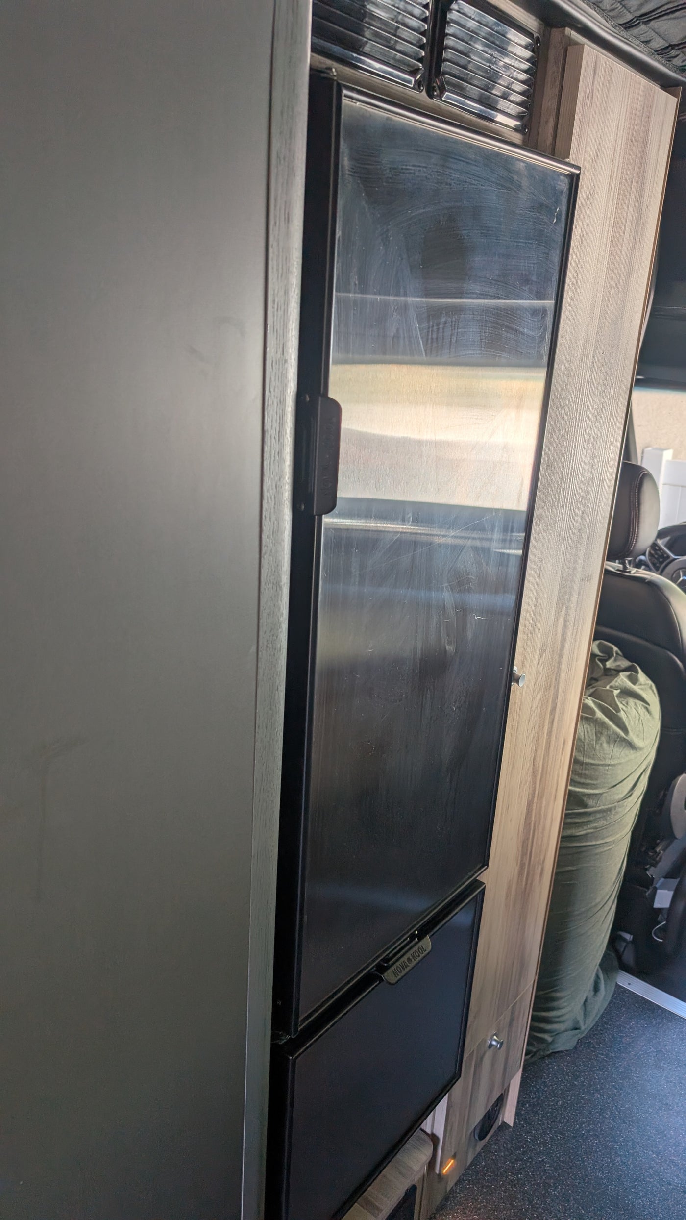 Airsteam Insterstate 24x - Luxury Off the Grid Van — photo 12