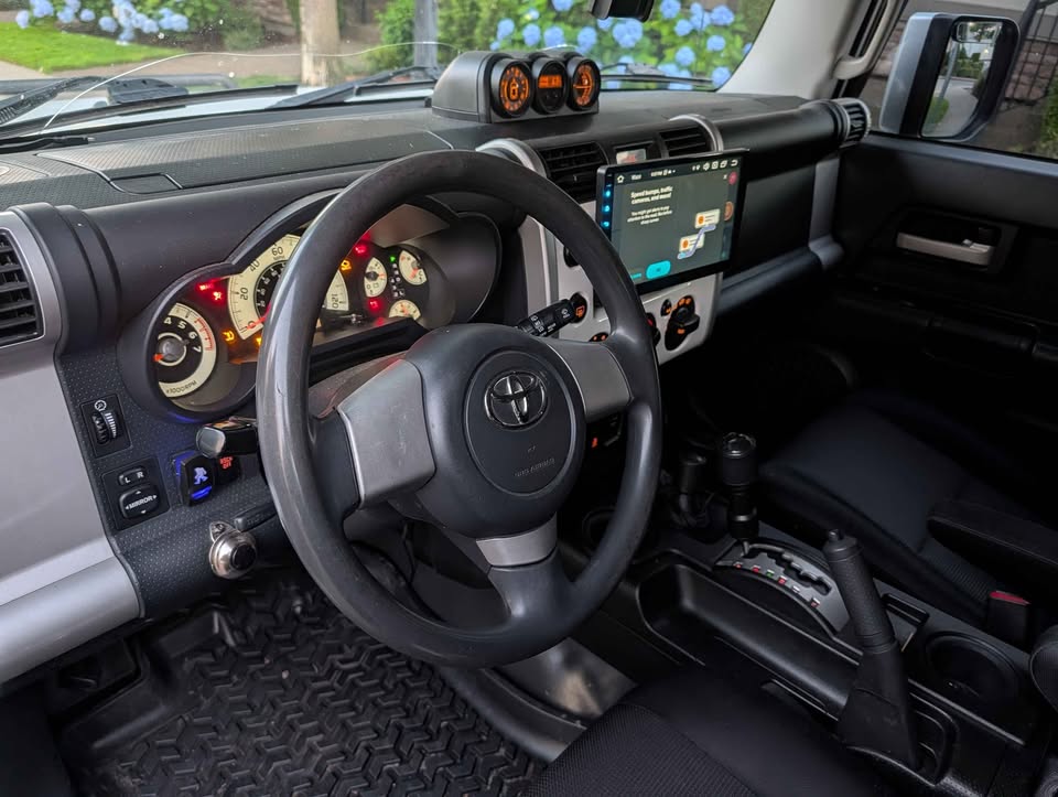 2010 Toyota FJ Cruiser · Sport Utility 2D in Beaverton, OR (photo 5)