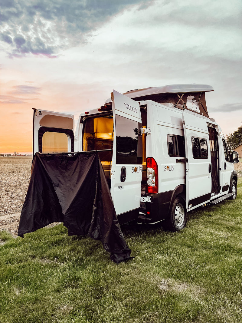  and extendable table.|Inside an RV rental — photo 10