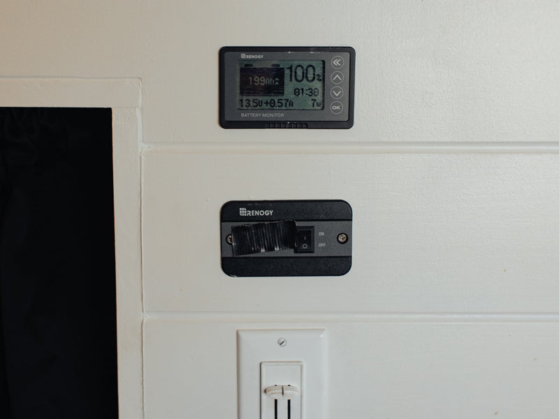  and practical storage.|Inside an RV rental — photo 17