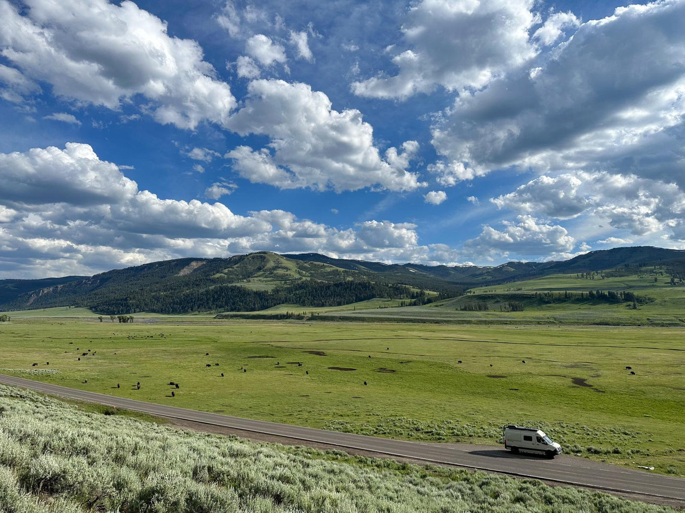 2024 4WD Winnebago Revel 44E "Judy" Unlimited Miles Montana + Starlink — photo 6